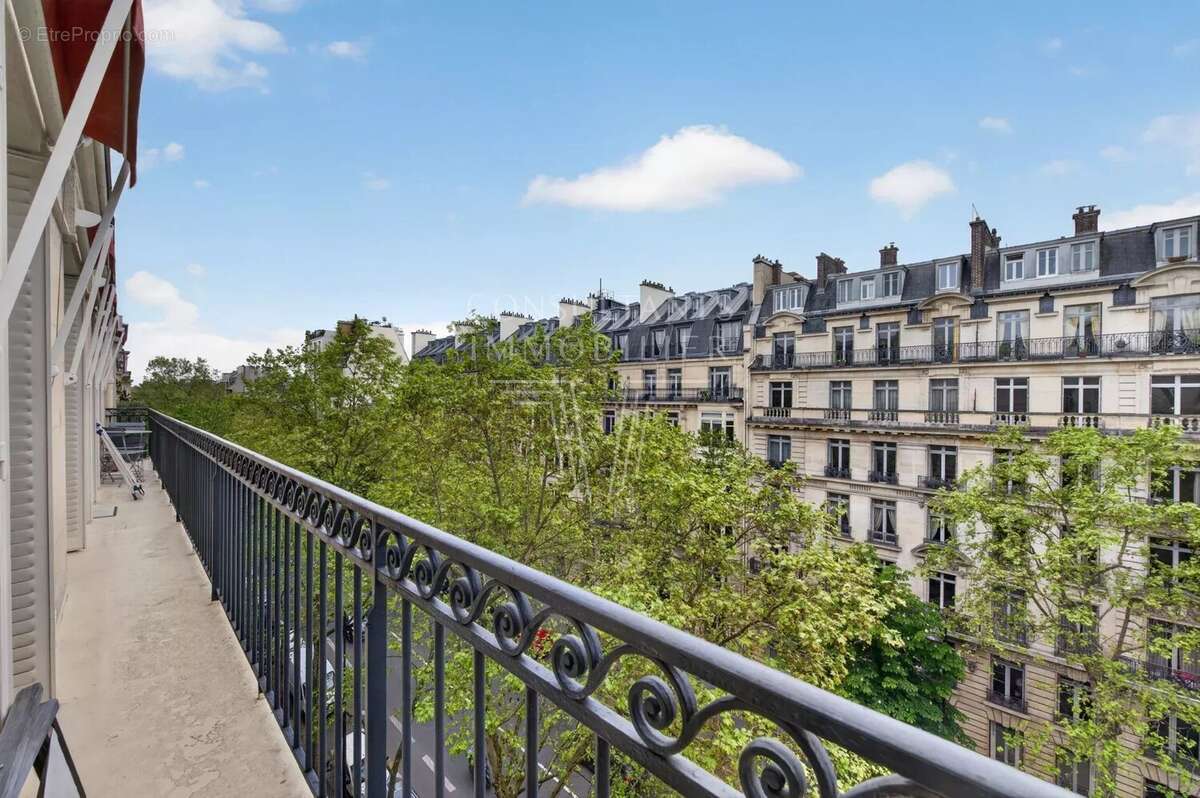 Appartement à PARIS-17E