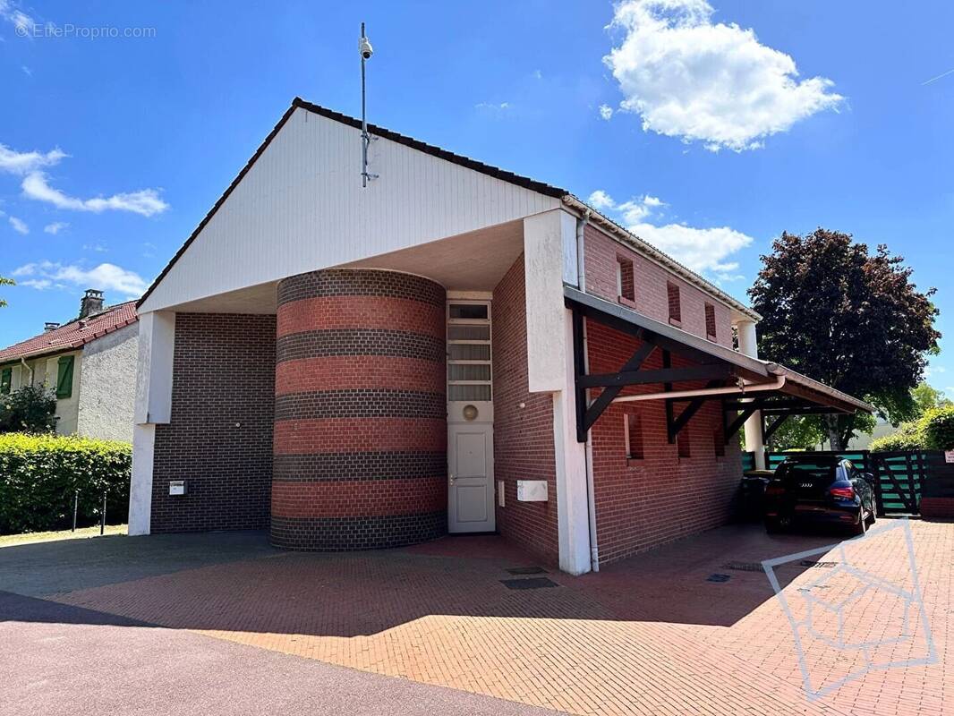 Maison à VOISINS-LE-BRETONNEUX