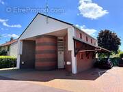 Maison à VOISINS-LE-BRETONNEUX