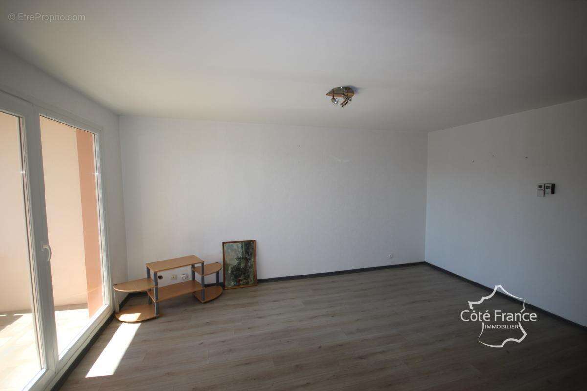 GIVET appartement de type T3 rénové, avec garage, dans une r - photo 2