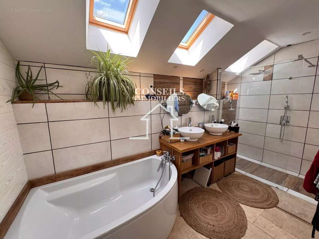 Maison à VILLENEUVE-SUR-YONNE