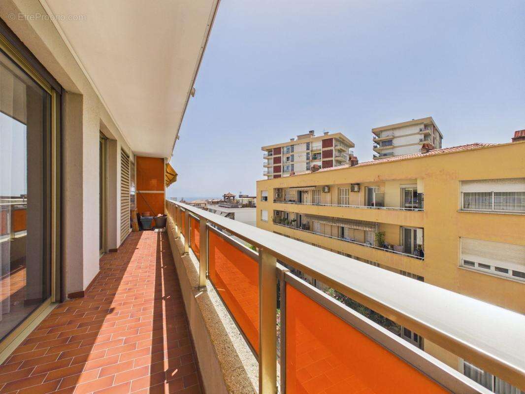 A vendre f3 lumineux vue mer palais grandval - photo 13