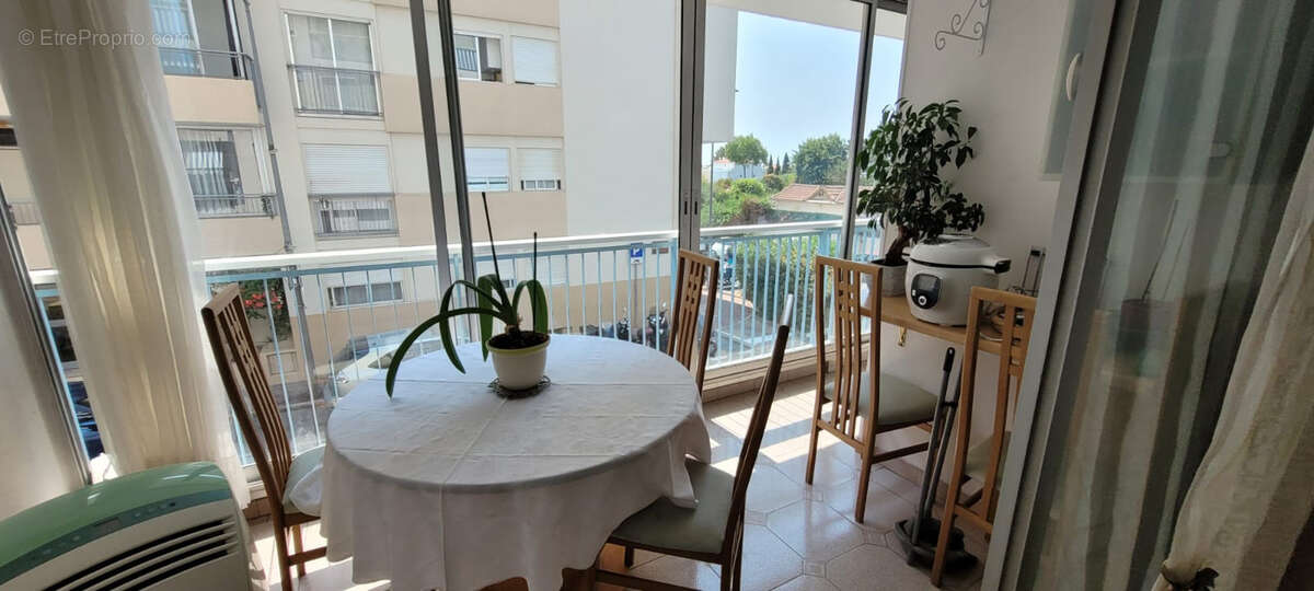 Appartement à VALLAURIS