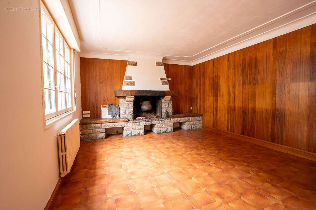 A vendre à Concarneau - Maison familiale à rénover sur terrain de 1475m² - photo 4