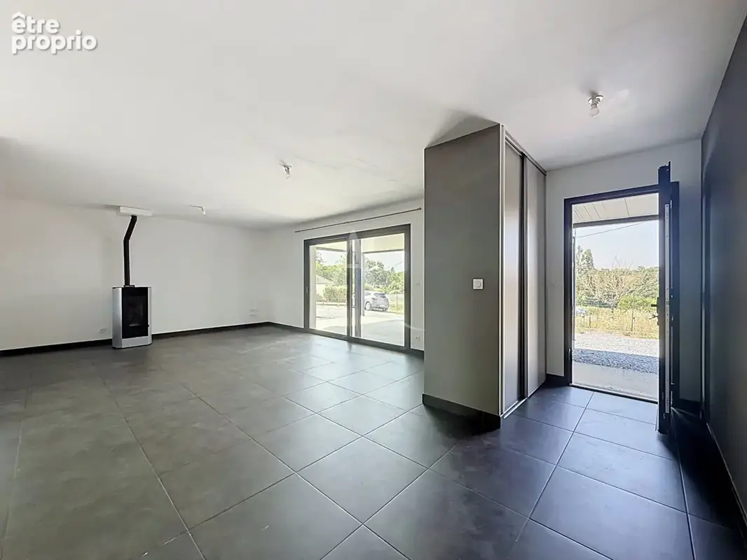 Cescau Maison mitoyenne par garage / 3 chambres / Grand Jardin / 2 Pergolas - photo 2