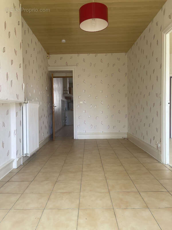 Appartement à SAINT-GENEST-LERPT