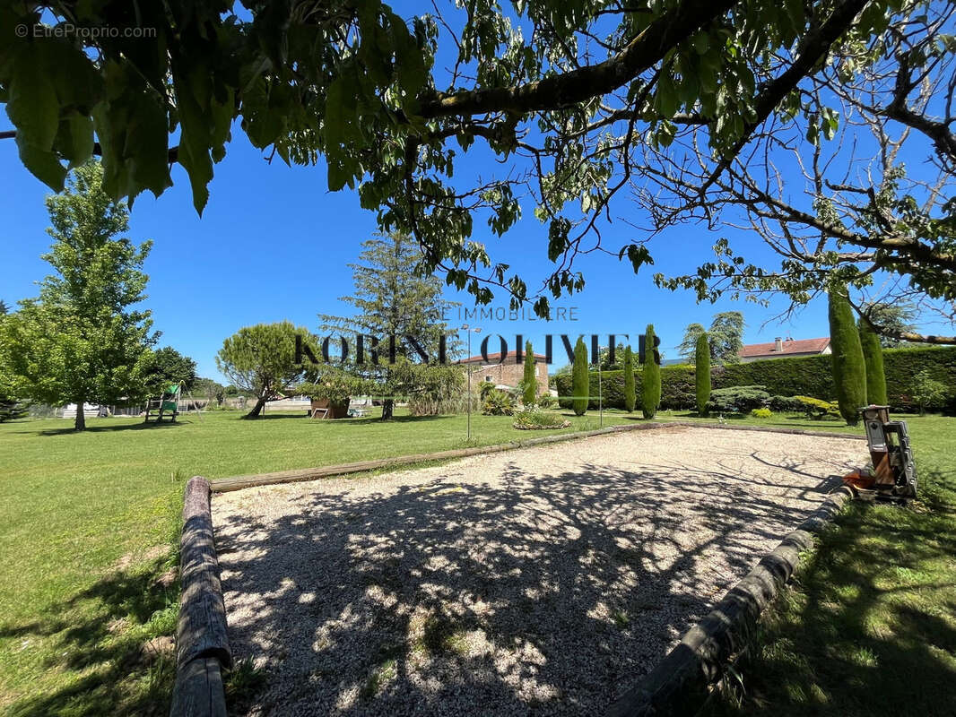 Belle propriété en pierre de 210 m2 avec piscine et terrain arboré de 7 000 m2 - photo 4