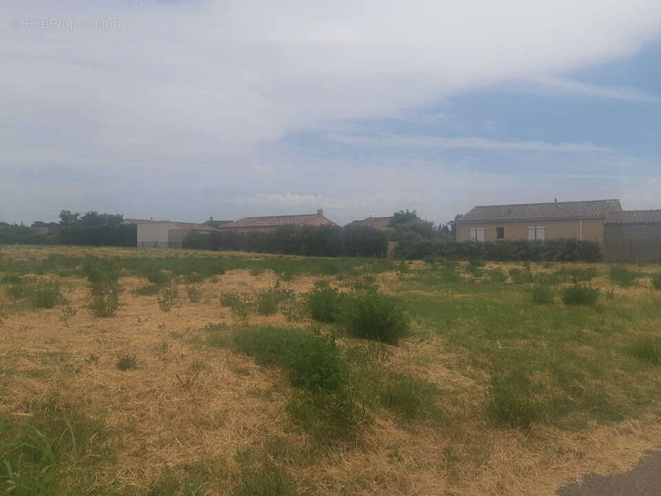 Terrain à APT