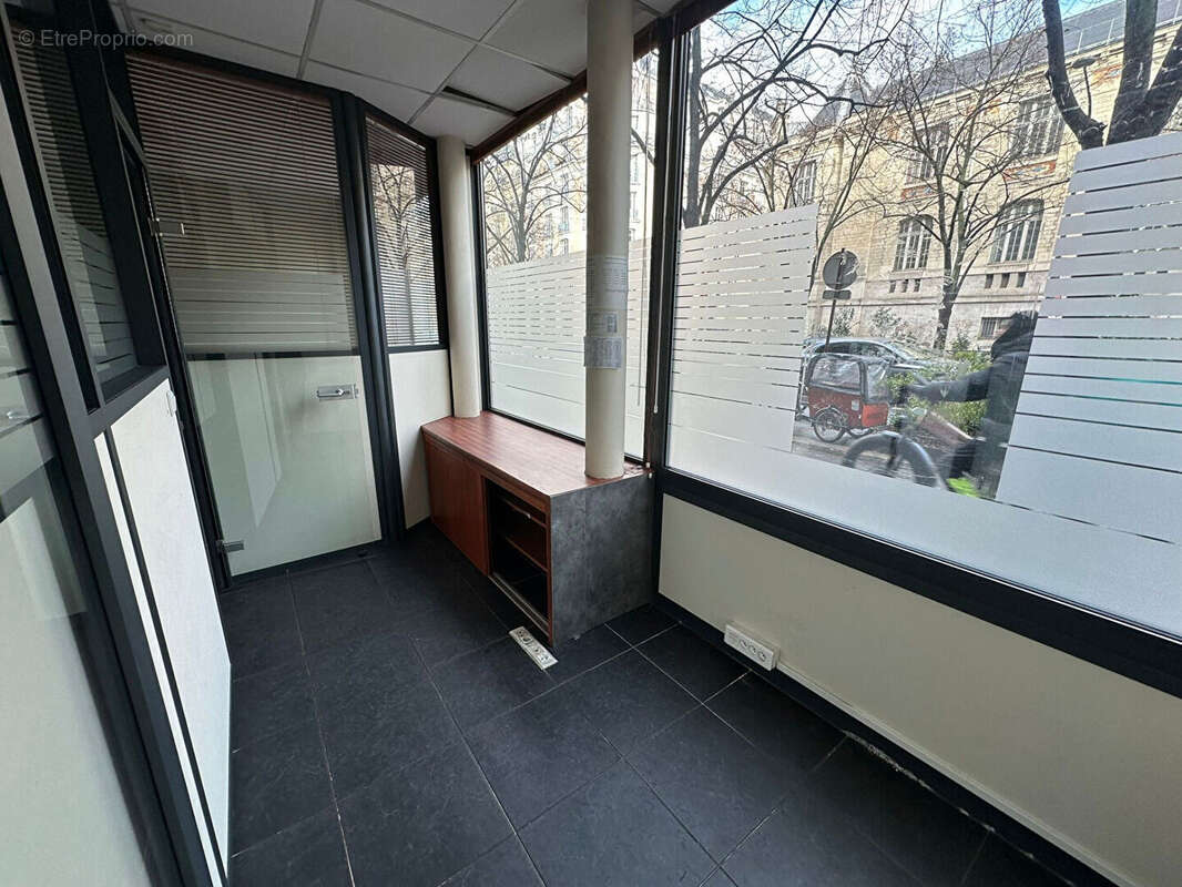 Commerce à PARIS-11E