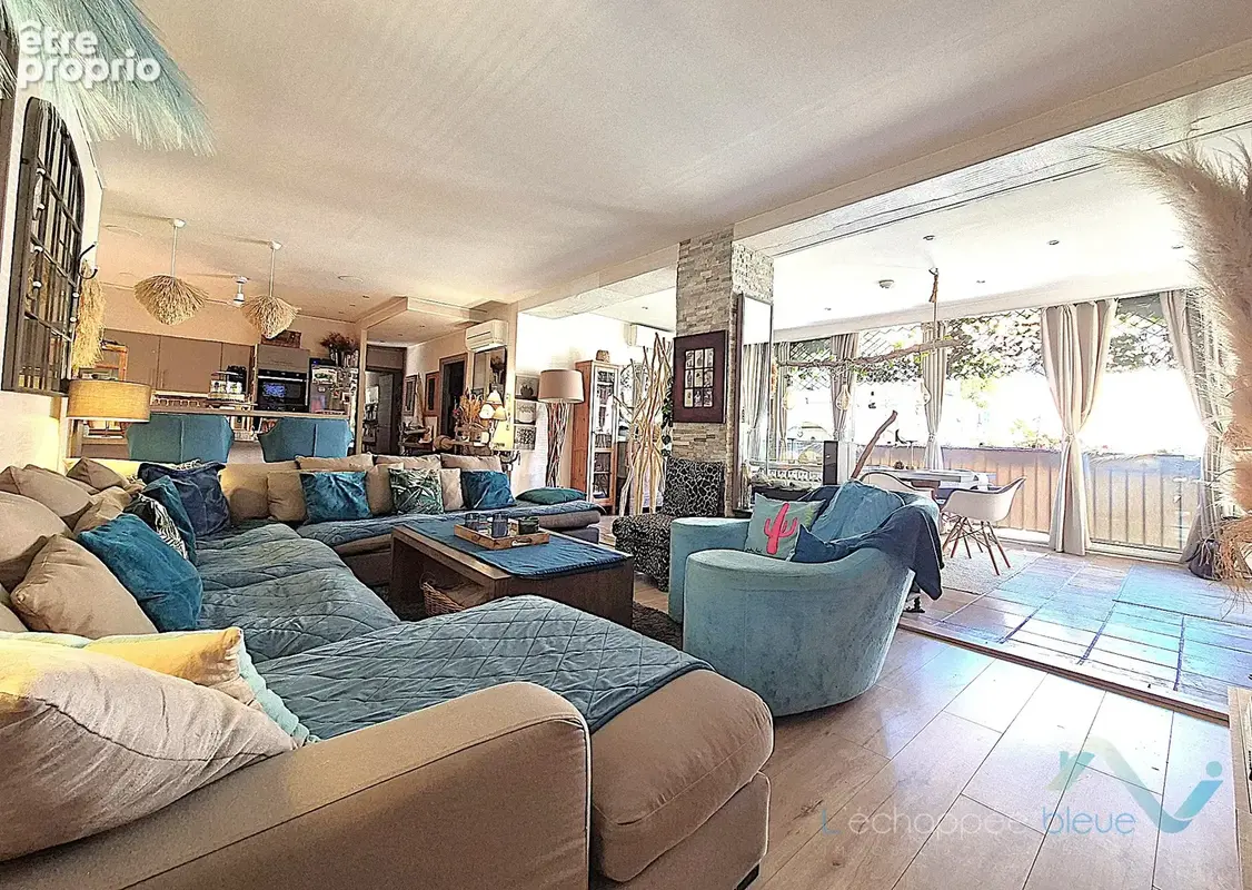 Port Cogolin - Superbe 5 pièces de 138m2 avec terrasses privatives - photo 2