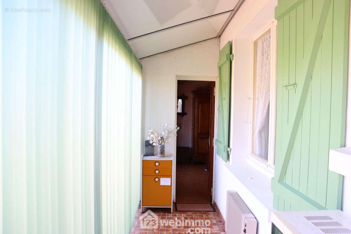 Patio donnant sur la chambre. - Maison à SAINT-HILAIRE-LA-FORET