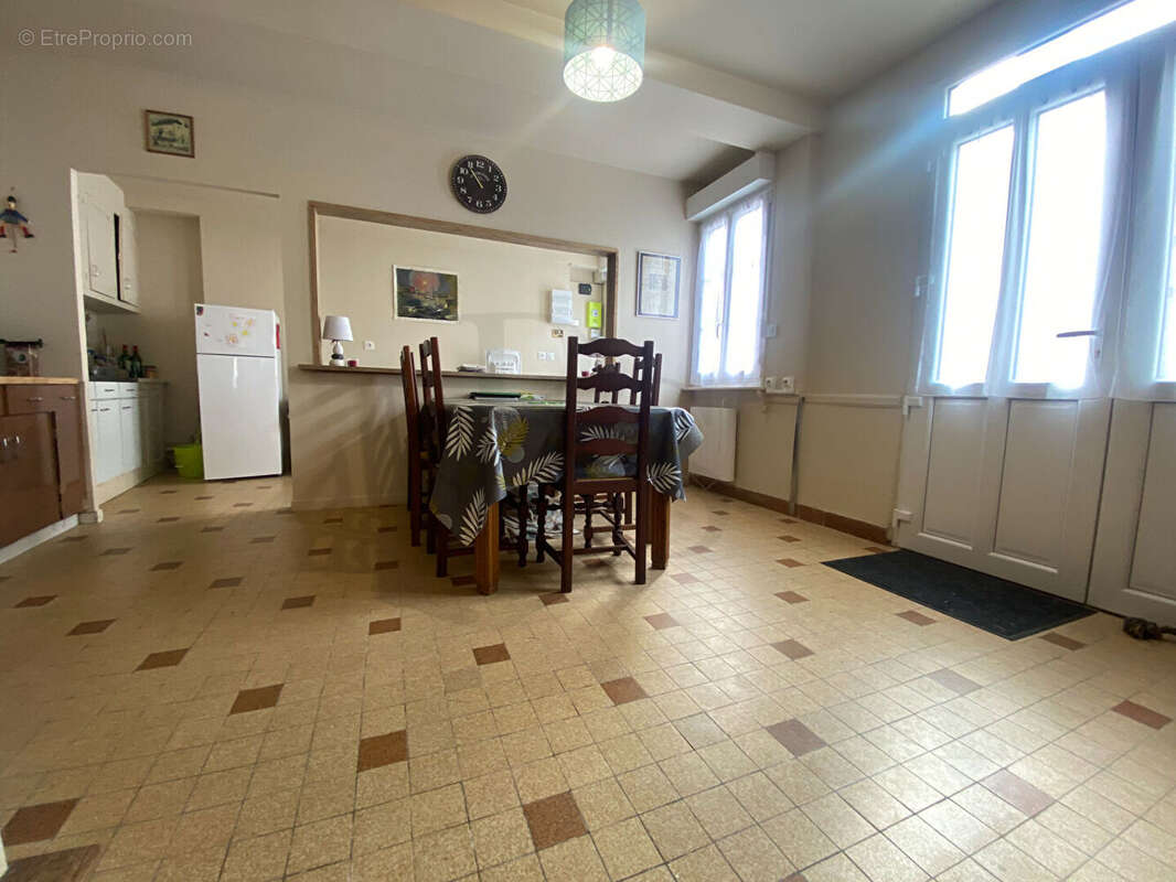 Maison à SAINT-GEORGES-DE-ROUELLEY