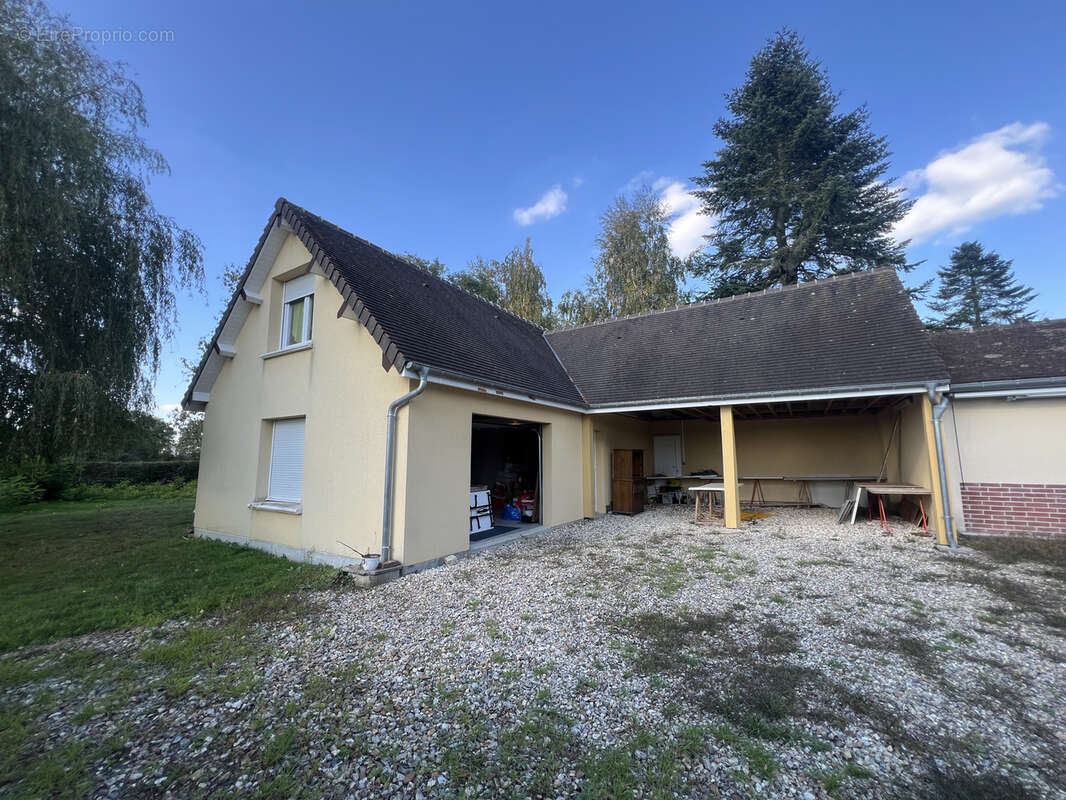 Maison à BOSGUERARD-DE-MARCOUVILLE
