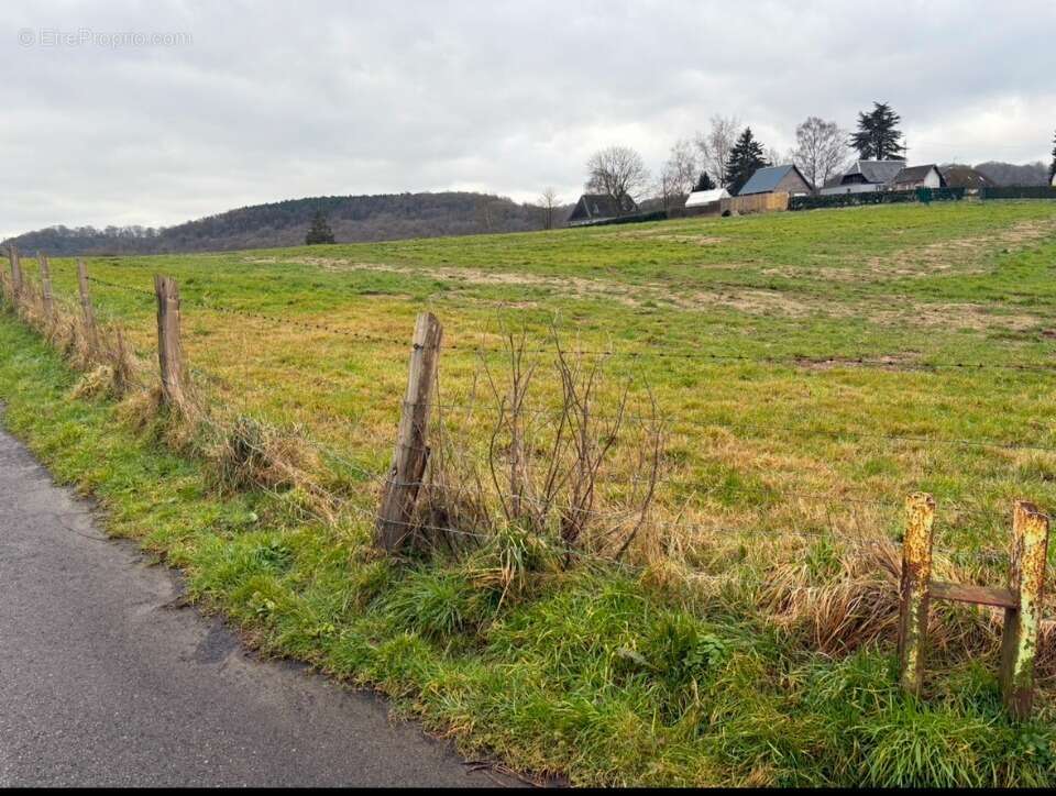 Terrain 910 m² à Lillebonne  - photo 2