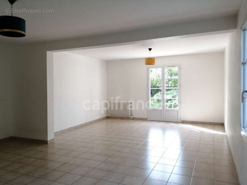 Maison à SAINT-CYR-SUR-LOIRE