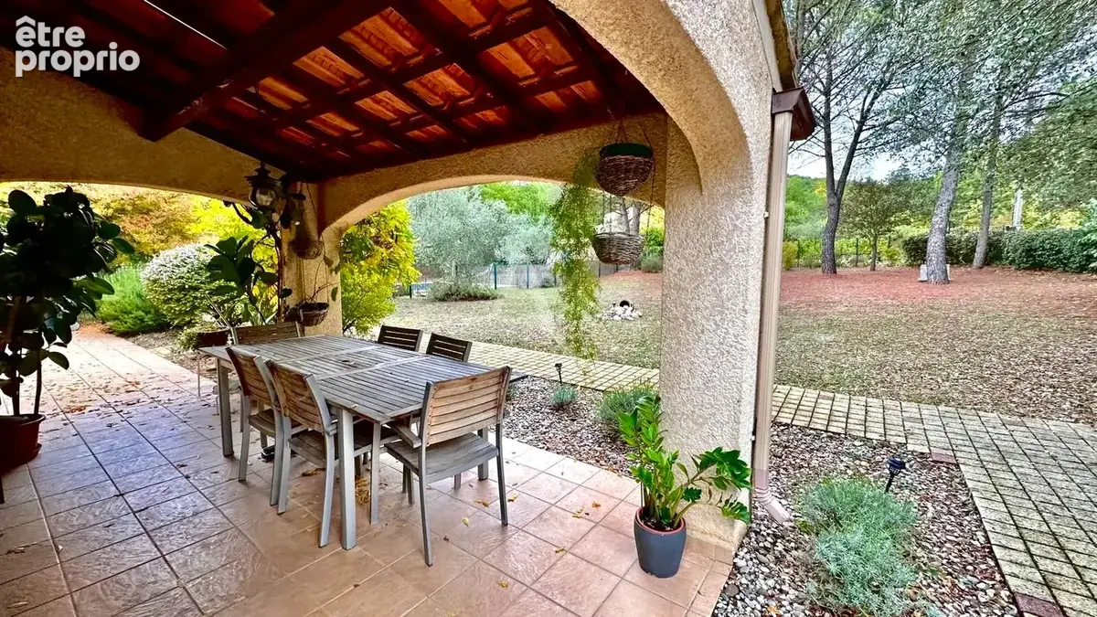 Villa de 180 m2 avec piscine jardin 1800m2 au calme panneaux solaires - photo 4