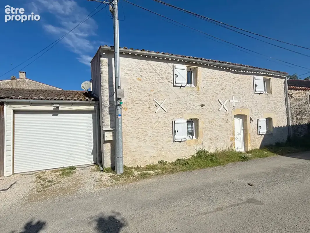 Charmante maison charentaise à vendre à Corme Écluse - Un havre de paix au coeur du bourg - photo 3
