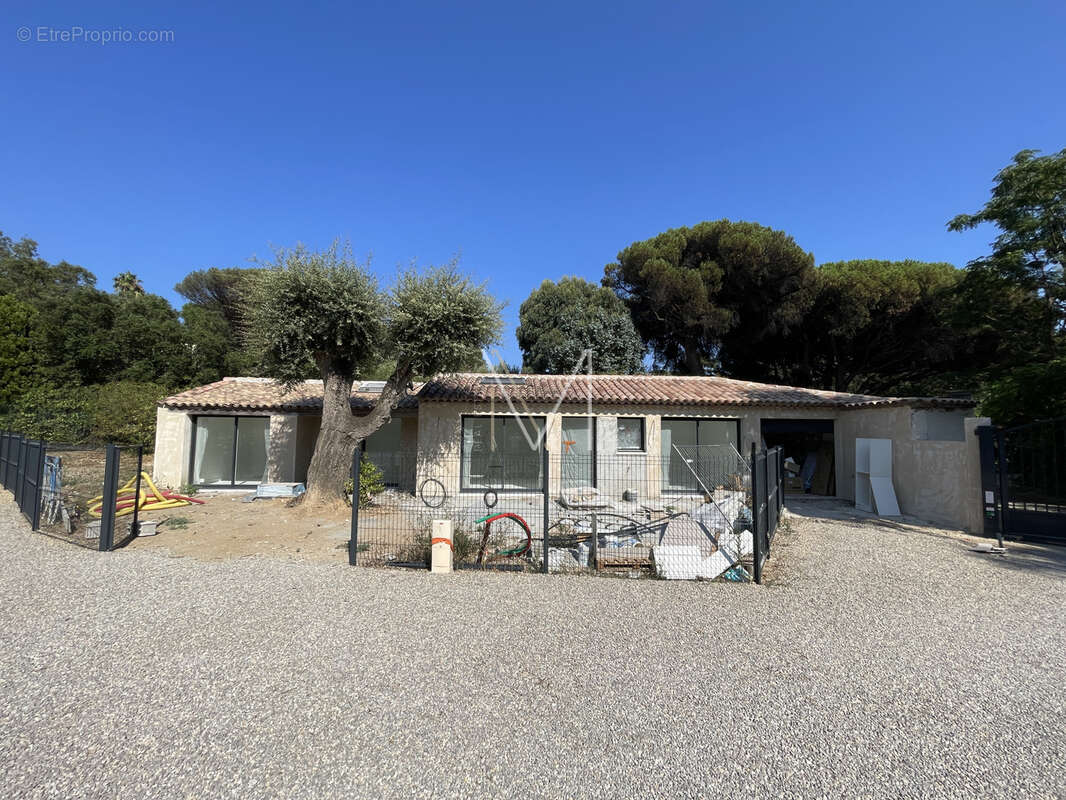 Petite maison de 88m2 a grimaud dans residence a pied de la plage - photo 5