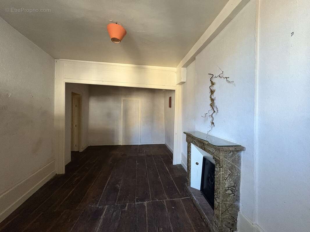 Appartement à SAINT-LEONARD-DE-NOBLAT