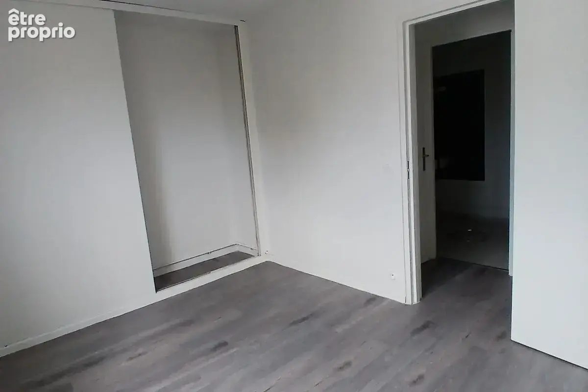 Appartement T4 N° E0060069L-163 400 € - photo 10