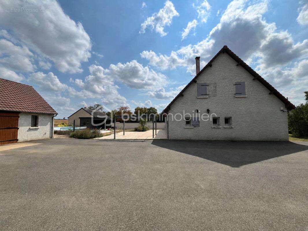 Propriété familiale de 156m² avec piscine, dépendances et vue dégagée sur la forêt des Bertranges - photo 27