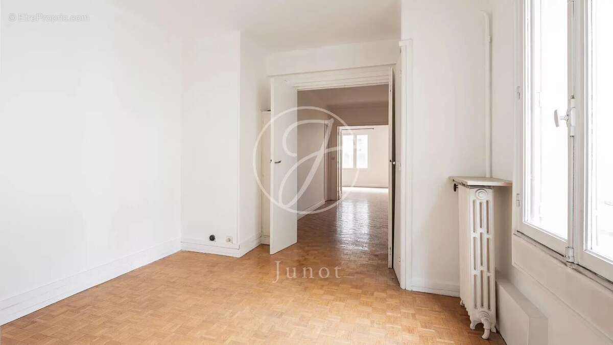 Appartement à PARIS-7E