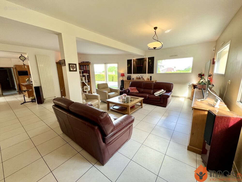 Maison à MAGNY-LE-HONGRE