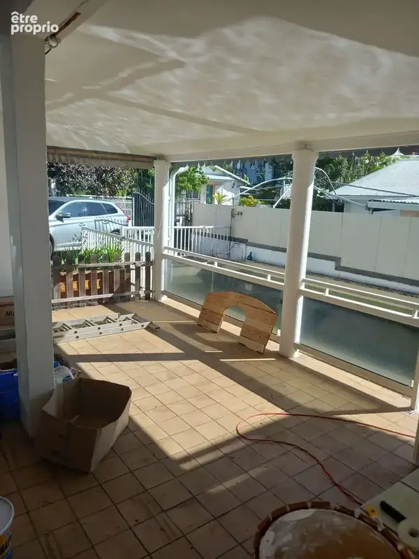 Villa en vente avec 4 pièces à Sainte-Clotilde pour 365000.00 € - photo 2