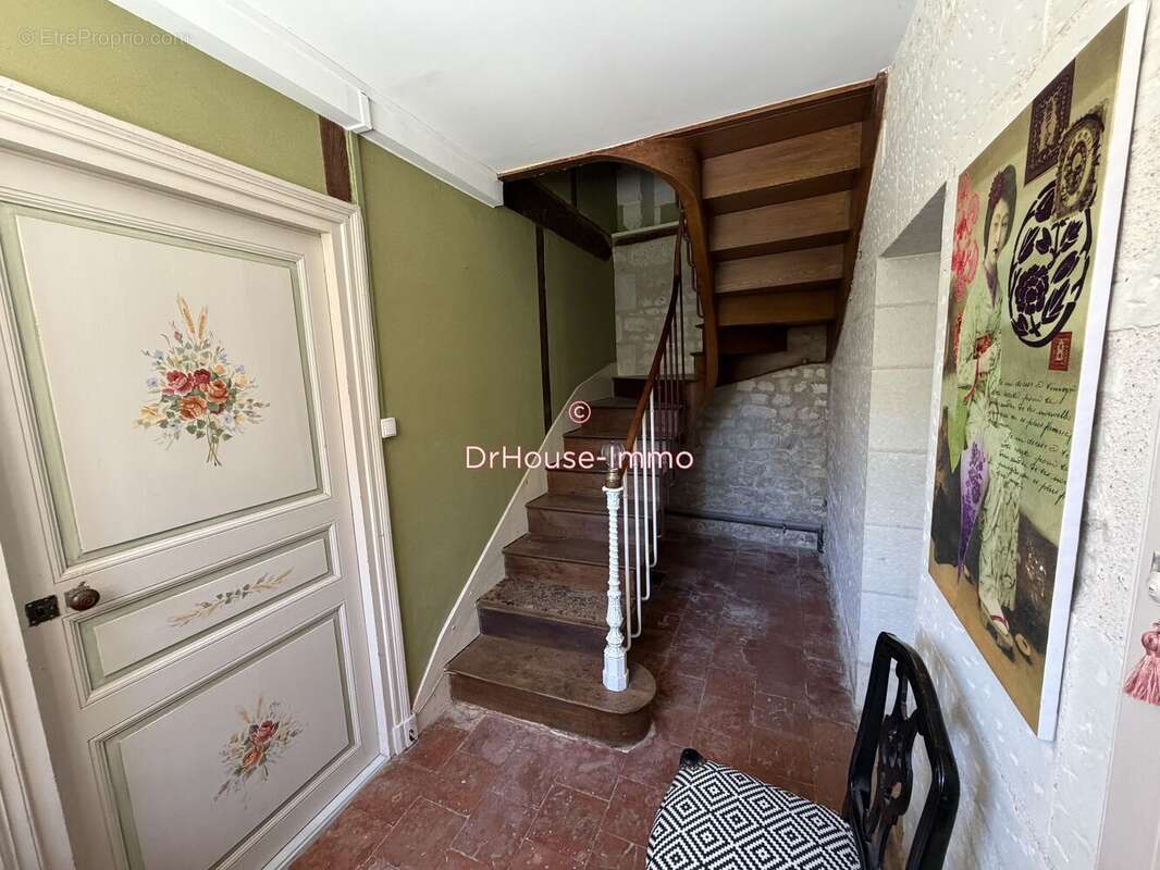 Maison 186 m² à Monts-Sur-Guesnes  - photo 7