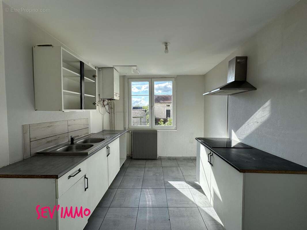 Maison à SAINT-GERMAIN-DES-FOSSES