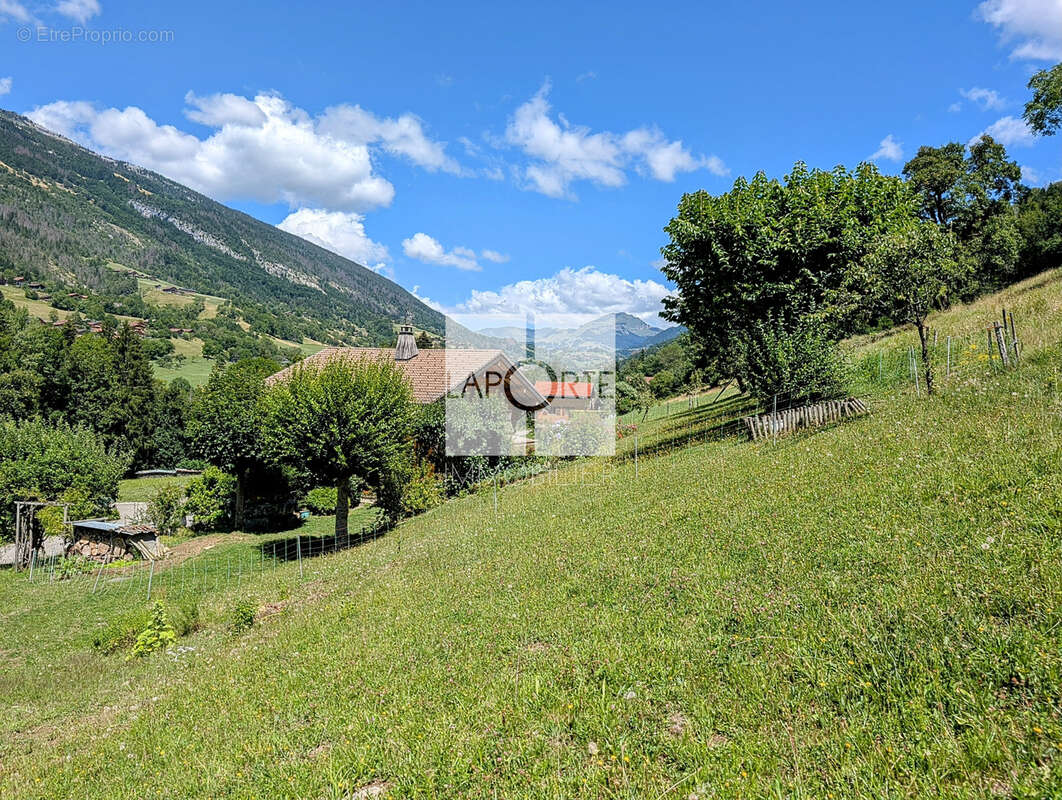 Terrain à THONES
