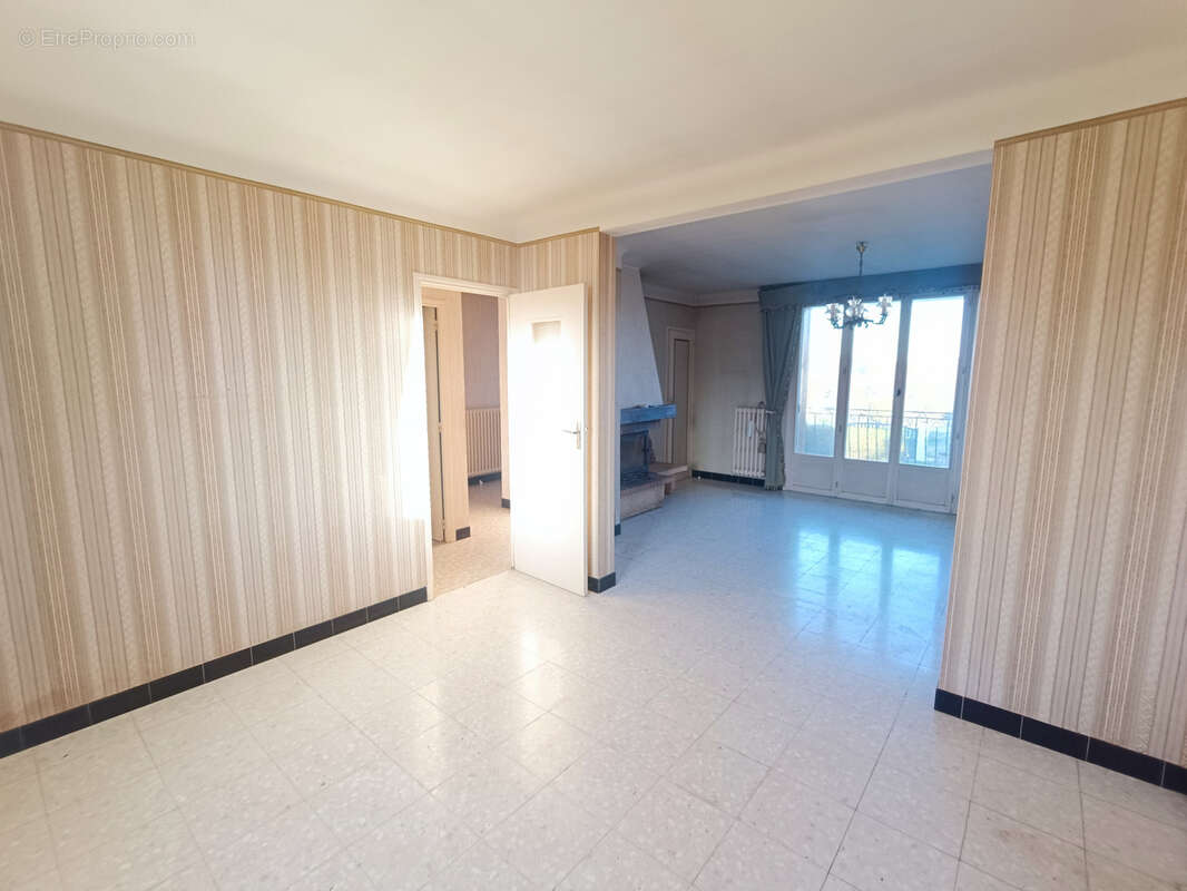 Maison à JOUET-SUR-L'AUBOIS