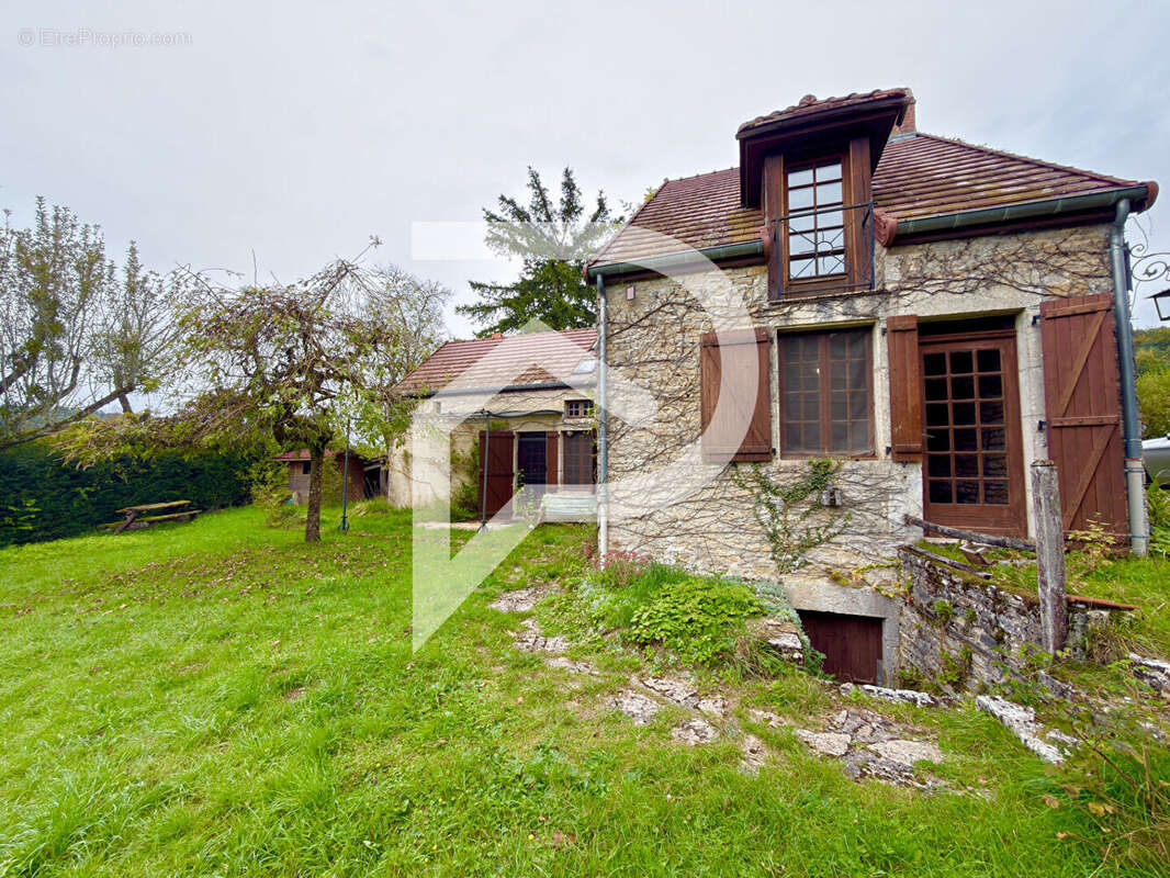 Maison en pierres sans aucun voisin - photo 3