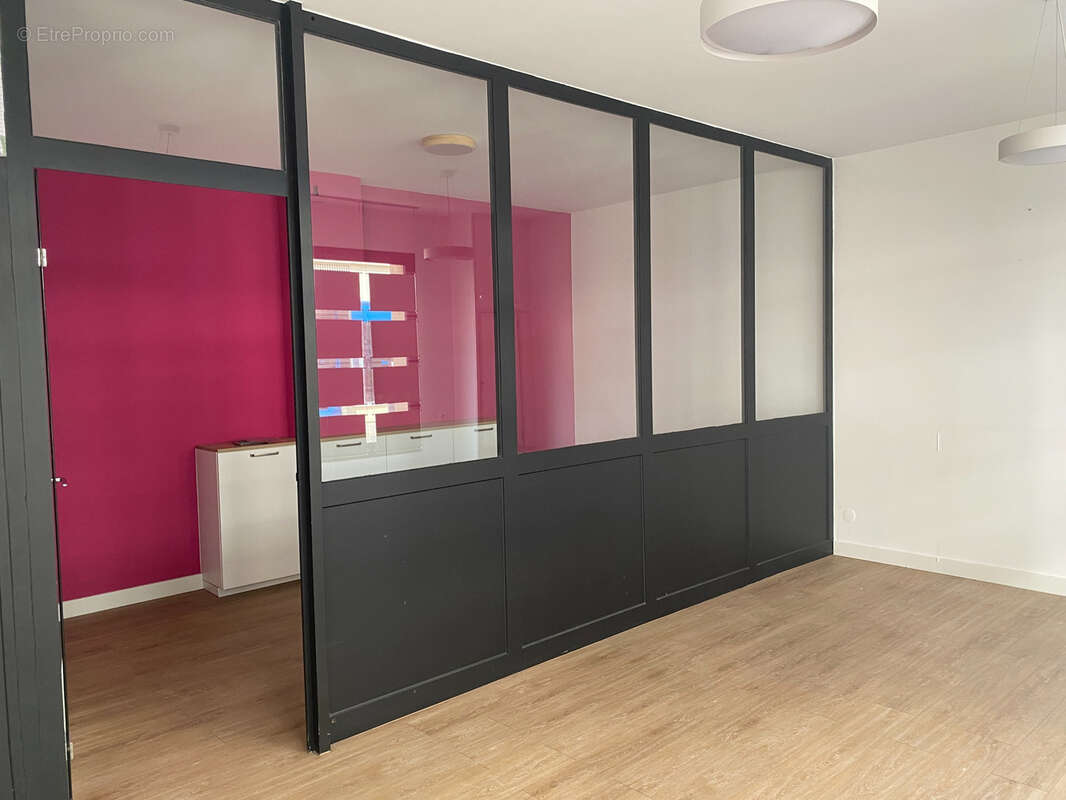 Local avec 2 parkings, et 2 caves, Rue des Alpes, 26000 VALENCE - photo 3