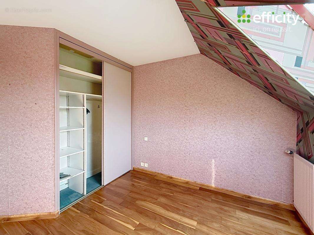 Maison 142 m² à Saint-Gregoire  - photo 11