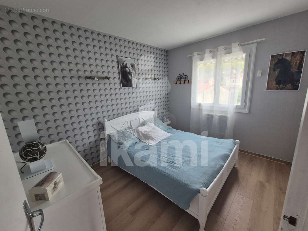 Maison à SAINT-DONAT-SUR-L&#039;HERBASSE