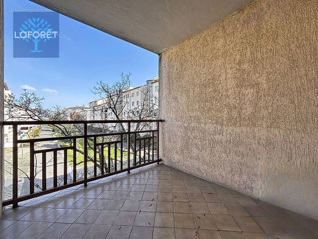 Appartement à SAINT-GENIS-LAVAL