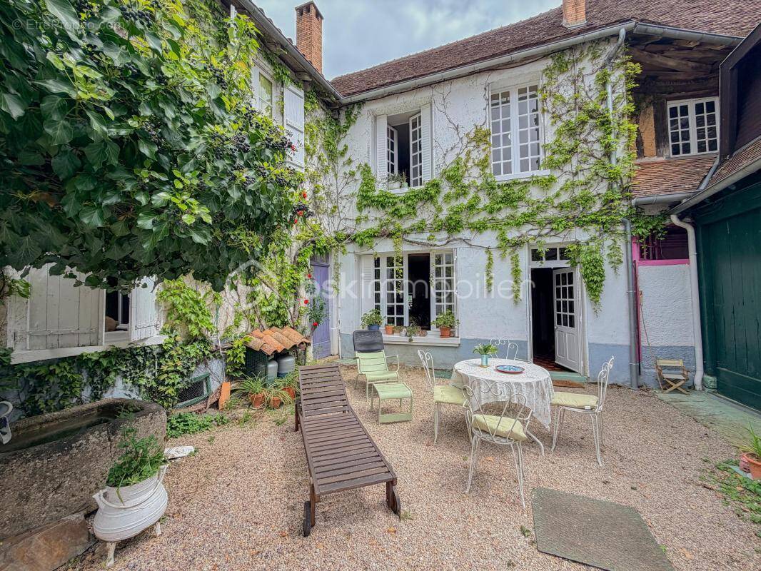 Maison à SAINT-GERMAIN-LES-BELLES