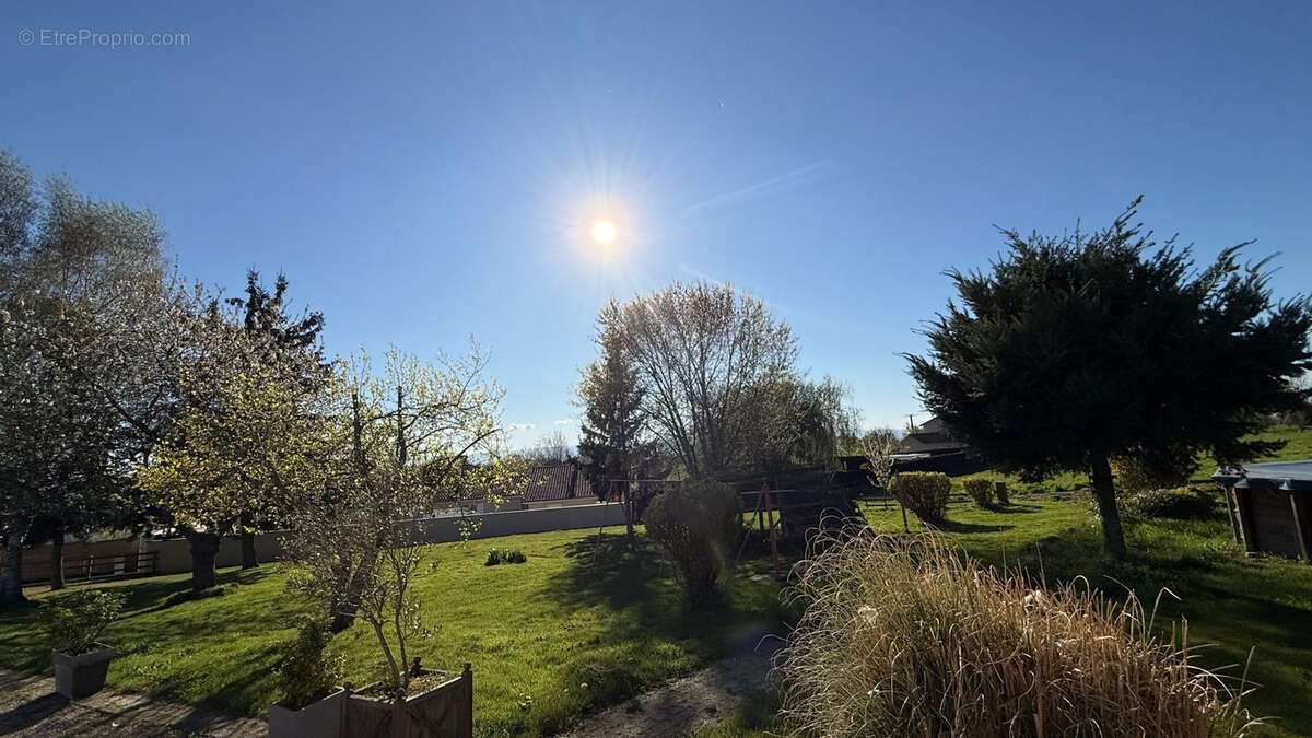 Maison à CHAZELLES-SUR-LYON