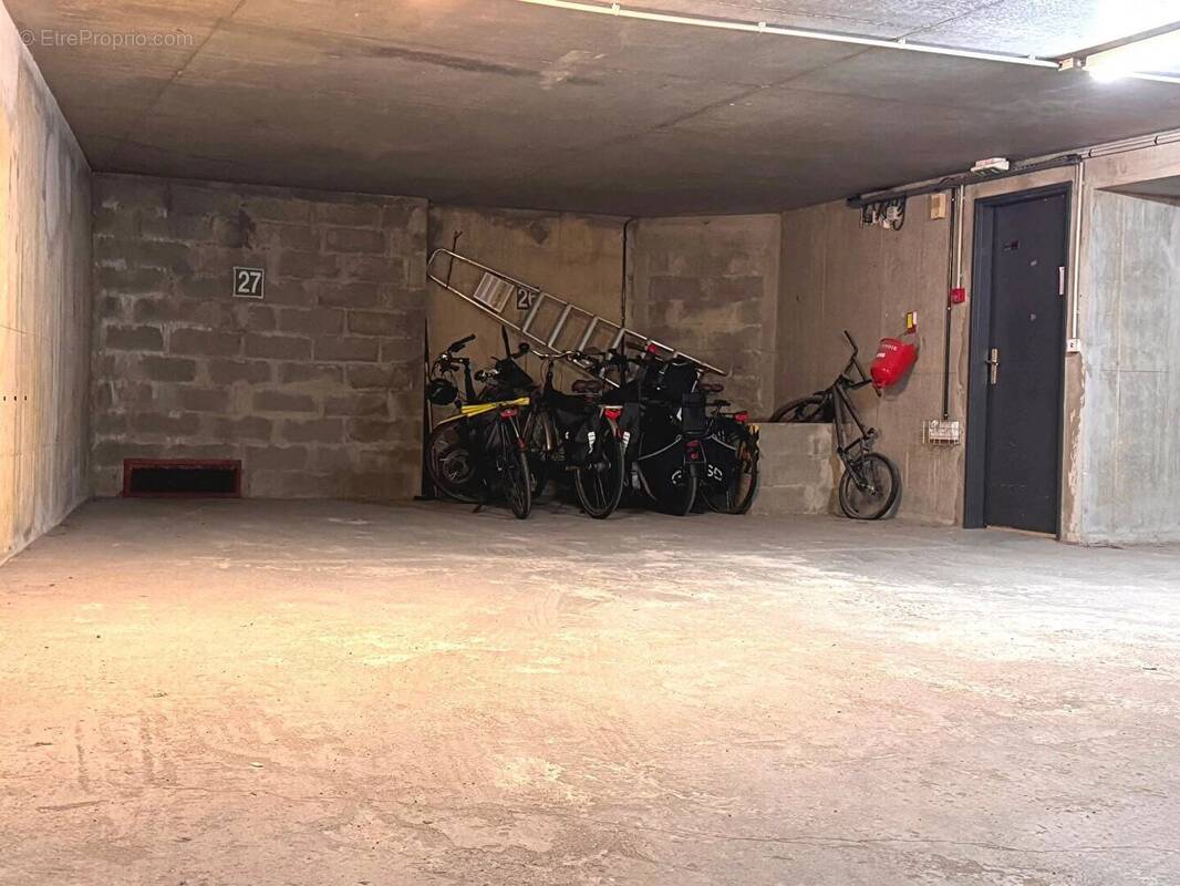 Parking à PARIS-15E