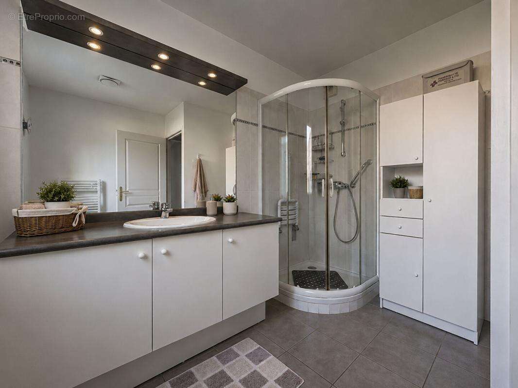 Appartement à SAINT-MITRE-LES-REMPARTS