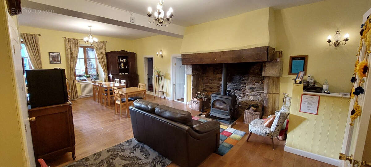 Maison à SEGUR-LE-CHATEAU