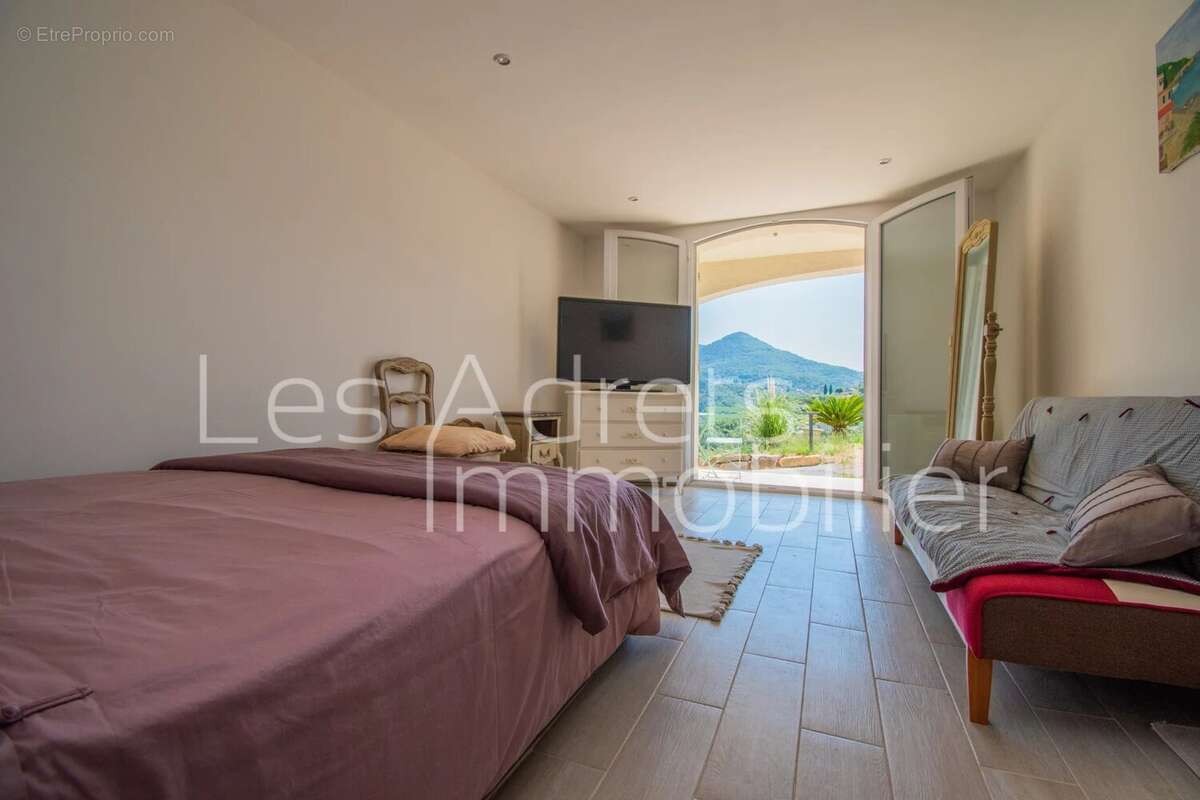 Maison à LES ADRETS-DE-L'ESTEREL