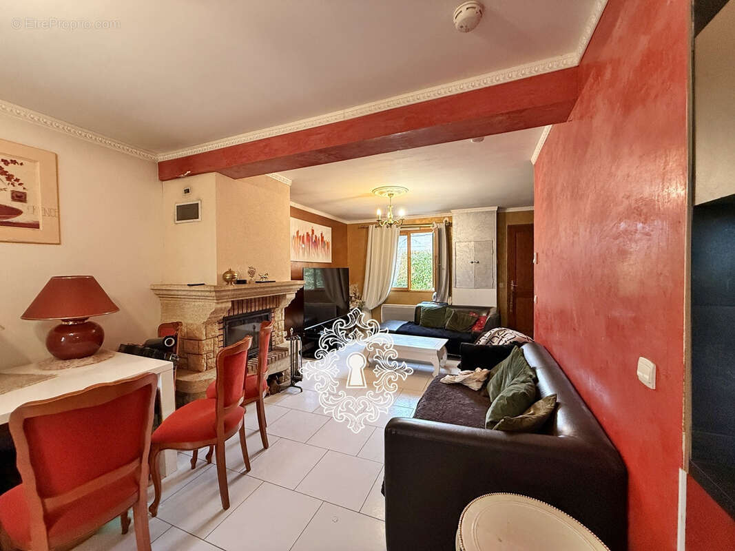 Maison à DONNEMARIE-DONTILLY