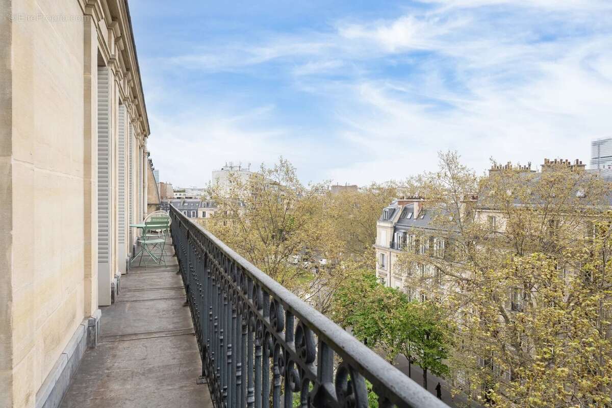 Appartement à PARIS-17E
