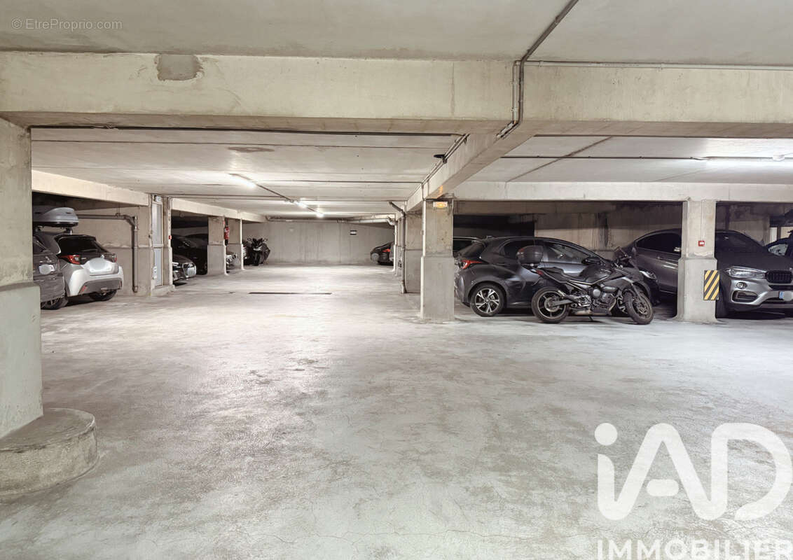 Photo 3 - Parking à PARIS-3E