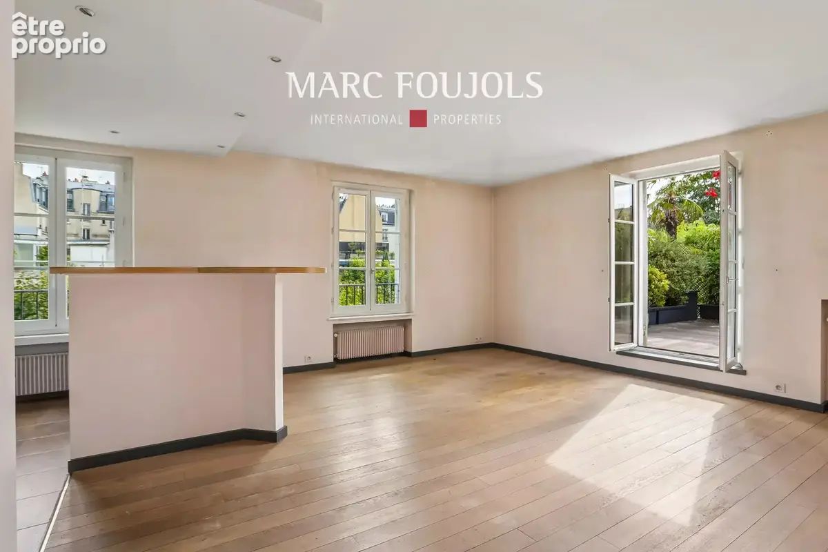 Paris XVII. Villa des Ternes. Appartement avec terrasse. - photo 9