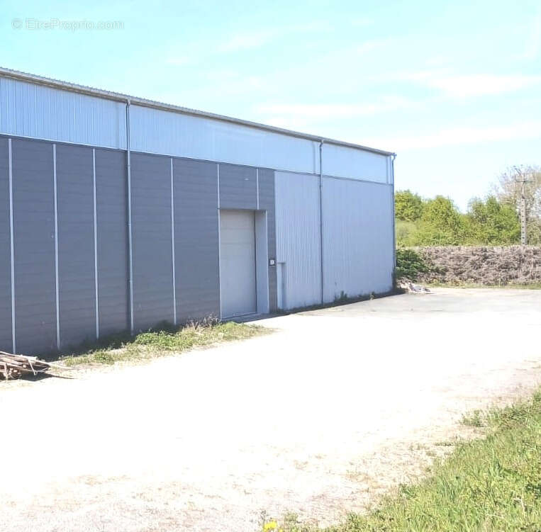 Commerce à VERN-D'ANJOU