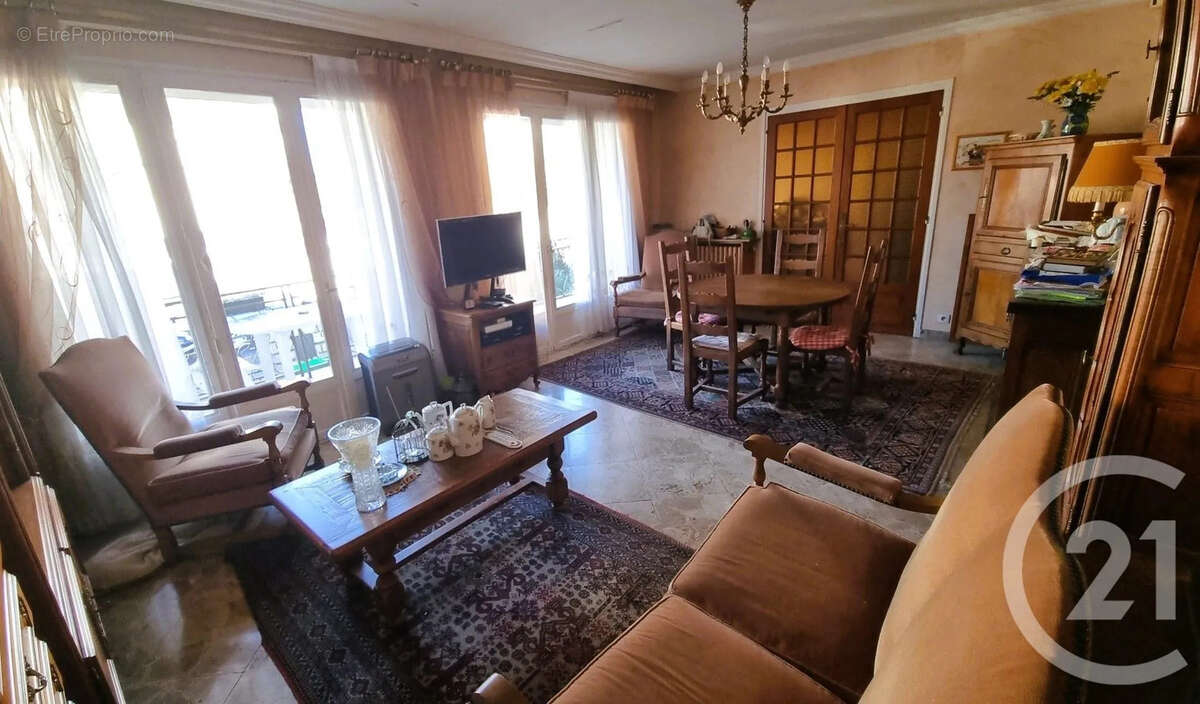 Maison à SAINT-MAUR-DES-FOSSES