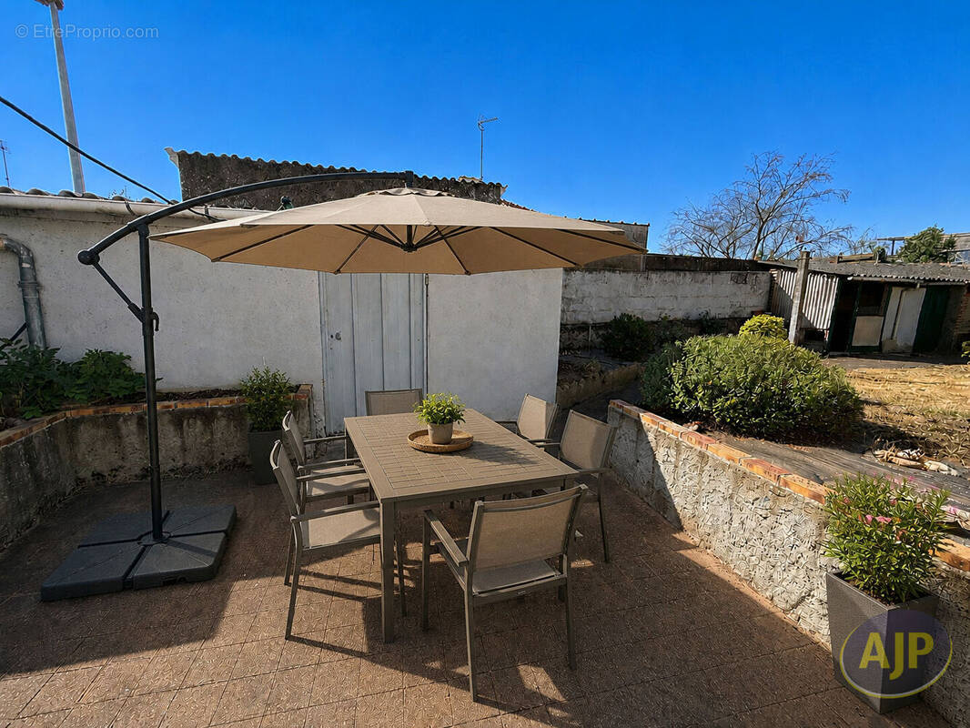Maison à SAINT-MACAIRE-EN-MAUGES